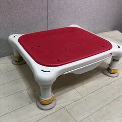 美品 安寿 軽量浴槽台 ジャストソフト あしぴた すべり止めシート 高さ調整可能 アロン化成 椅子 イス 介護用品 入浴補助 お風呂 レッド【糸島市内 送料無料】　88297-3-③-008の画像