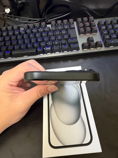 取引中iPhone 15 256GB 