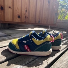 子供アシックスシューズの画像