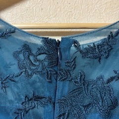 青い刺繍入り　パーティードレス　お呼ばれドレス　ブルー　オケージョンワンピースの画像