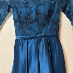 青い刺繍入り　パーティードレス　お呼ばれドレス　ブルー　オケージョンワンピースの画像