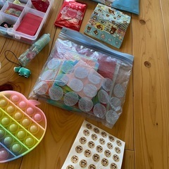 すみっコぐらし　ちいかわ　おもちゃ　シール　小物　折り紙　大量　の画像