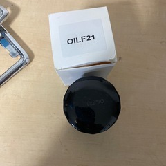 トヨタ純正ナンバーフレーム　2枚とオイルフィルターの画像