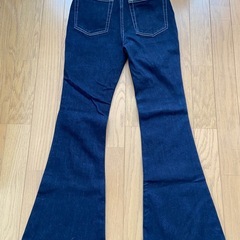 【未使用に近い】AZUL BY MOUSSY ダークデニム ブーツカット フレアデニム　XSの画像