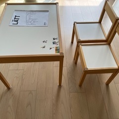 IKEA子ども用デスク＆チェア＋Panasonicドライヤー＋Electrolux掃除機の画像
