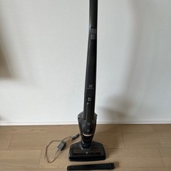 IKEA子ども用デスク＆チェア＋Panasonicドライヤー＋Electrolux掃除機の画像