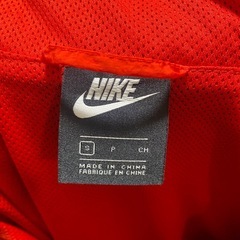 美品✨️NIKEシャカシャカ素材Sサイズの画像