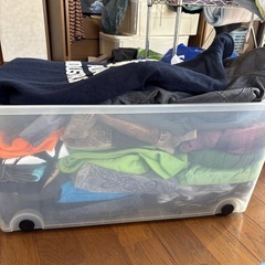 クリアケース1個分のメンズ服の画像