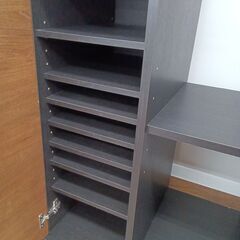 ★リユースのサカイ水戸店★キャビネットﾀﾞｰｸﾌﾞﾗｳﾝ×ﾌﾞﾗｯｸH185×D41×W56.5クリーニング済みMT6003の画像