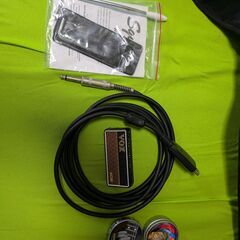 Squier by Fender Electric Guitar with accessoriesの画像