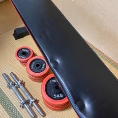 ダンベルセットとベンチ台の画像