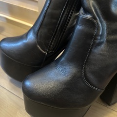 新品未使用　厚底ブーツ　の画像