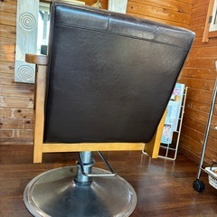 【美容室向け】スタイリングチェア 2脚セット　木製×レザー調ブラウン　直接取引のみの画像