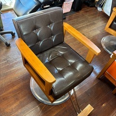 【美容室向け】スタイリングチェア 2脚セット　木製×レザー調ブラウン　直接取引のみの画像