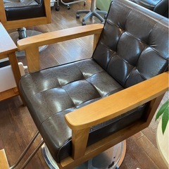 【美容室向け】スタイリングチェア 2脚セット　木製×レザー調ブラウン　直接取引のみの画像