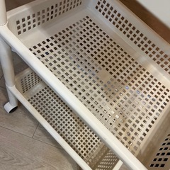 キャスター付きラックの画像