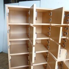 【中古】木製ロッカー 30室 30BOX 収納 貴重品 小物ロッカー 鍵付 幅1500×奥行405×高さ1500mm オフィス 施設 教室 鍵×2欠品の画像
