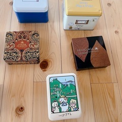 空き缶　12個　保存容器　ミッフィー　キティちゃん　スヌーピーミッキー　ディズニーの画像