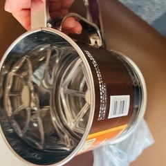 ハンドミキサーと粉ふるいの画像