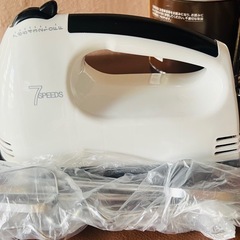 ハンドミキサーと粉ふるいの画像