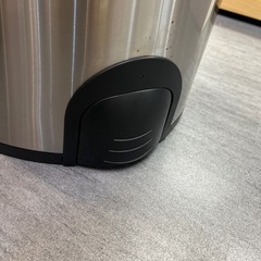 【ゴミ箱】【NINESTARS】【フットスイッチタイプ★自動開閉】クリーニング済み【管理番号1028】野の画像