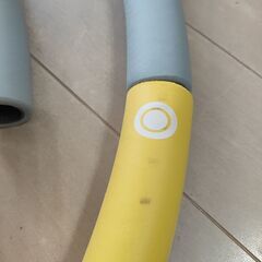 フラフープ　サイズ変更可能　やや傷あり　イエロー×グレーのスタイリッシュカラー　収納袋付きの画像