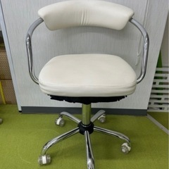デスクチェア＆ぶら下がり健康器の画像