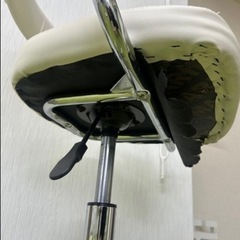 デスクチェア＆ぶら下がり健康器の画像