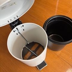 KEA VORGOD ・ペダル付きゴミ箱・ホワイト・シンプル イケアの画像