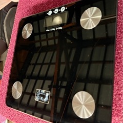 体重・体脂肪率・体水分量・BMI・筋肉量・推定骨量・基礎代謝量の7つを表示 体組織計（体重計・ヘルスメーター） [CF470] の画像