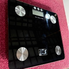 体重・体脂肪率・体水分量・BMI・筋肉量・推定骨量・基礎代謝量の7つを表示 体組織計（体重計・ヘルスメーター） [CF470] の画像
