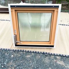 《LIXIL 横すべりだし窓》2枚　TOSTEM シンフォニーウッディ オペレータータイプ PVC alALの画像
