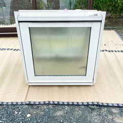 《LIXIL 横すべりだし窓》2枚　TOSTEM シンフォニーウッディ オペレータータイプ PVC alALの画像