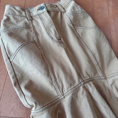 mistreass　ミストレアス　三上悠亜　デニムマーメイドスカート　ベージュの画像