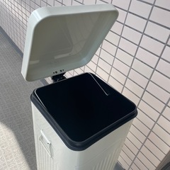 ペダル式ゴミ箱　二重構造　30Lの画像