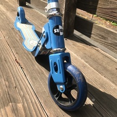 子ども用キックボードの画像