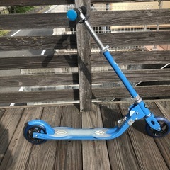 子ども用キックボードの画像