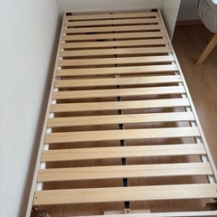 ベッドフレームの画像