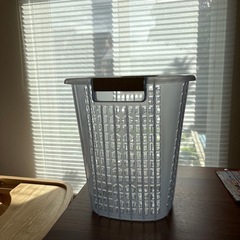 底が深いカゴの画像