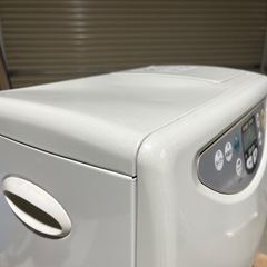 ＣＯＲＯＮＡ　石油ファンヒーター　ブルーヒーター　石油ストーブ　パールホワイト　５．０Ｌタンク　２０１２年製　ＦＨ－ＤＧ３２１２Ｙの画像