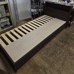 【愛品倶楽部柏店】シングルベッド 収納付き 「F:フランスベッド」「M:ニトリ ZERO LIGHT3 VB-S」 フレーム＆マットレスSET 収納×2付 コンセント+照明の画像