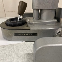 KOMURY　細隙灯顕微鏡 スリットランプ 通電未確認／付属品多数・キャスター付き台座付属の画像