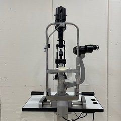 KOMURY　細隙灯顕微鏡 スリットランプ 通電未確認／付属品多数・キャスター付き台座付属の画像