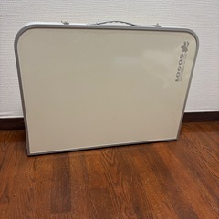 アウトドアテーブルの画像