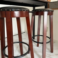 カウンターテーブルとカウンタースツール二脚 セット　天然木　北モダン　の画像