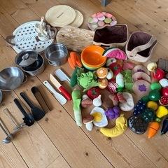 IKEA おままごとキッチン DUKTIG｜アクセサリー大量セット｜X-girl収納ボックス付き（直接引取のみ）の画像