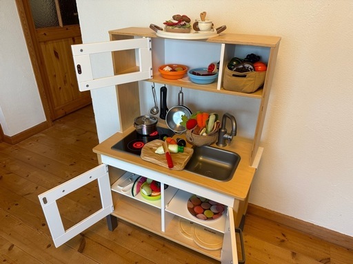 IKEA おままごとキッチン DUKTIG｜アクセサリー大量セット｜X-girl収納ボックス付き（直接引取のみ）