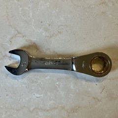 レンチ🔧工具🧰SUPERTOOL製スタビーラチェットレンチ狭い場所でのボルトやナットの締め付け•緩めに役立つ🔩限られたスペースでの作業に便利✨汚れあり💦GRW-Sシルバーの画像