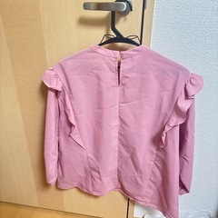 ⭕️新品未使用品⭕️ Lサイズ　ピンクフリル トップスの画像