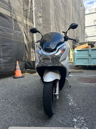 Honda PCX 125cc ホワイト リアボックス付き